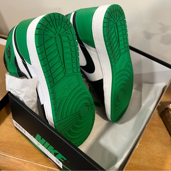 Air Jordan 1 Retro High OG Lucky Green - Picture 5 of 6